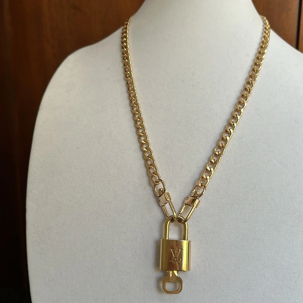 LV Lock & Key #303 with Unbranded Chain - Picture 11 of 11